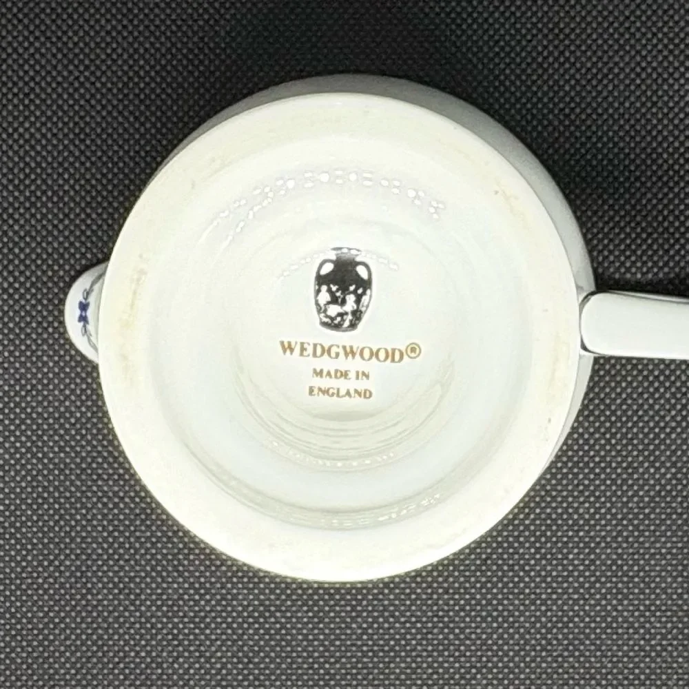 Vintage Wedgwood Amherst Platinum Globe shape milk jug creamer